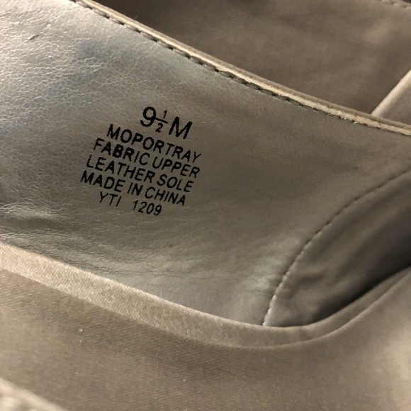 Mootsies Tootsies Silver Heels Rhinestone Buckle - Picture 3 of 9